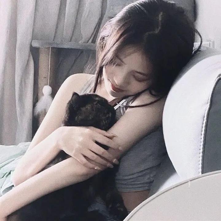 乳房与月亮